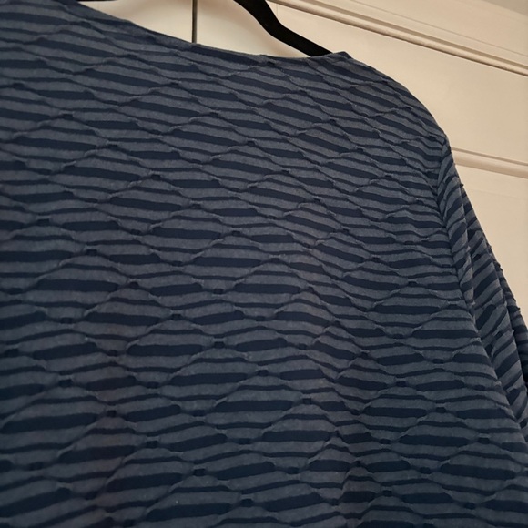 Chico’s Size 3 Spring Waves Textured Asymmetrical Hem Blue Tunic‎ Chicos Size XL - Picture 8 of 11